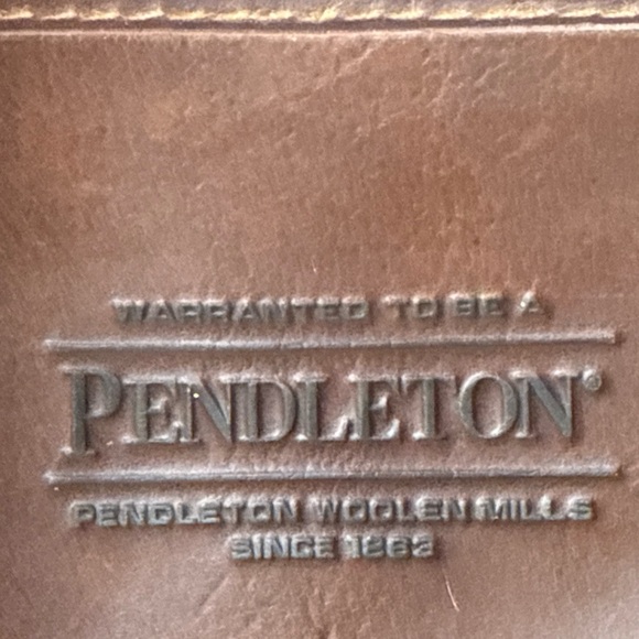 Pendleton Weekender Bag - Picture 2 of 8